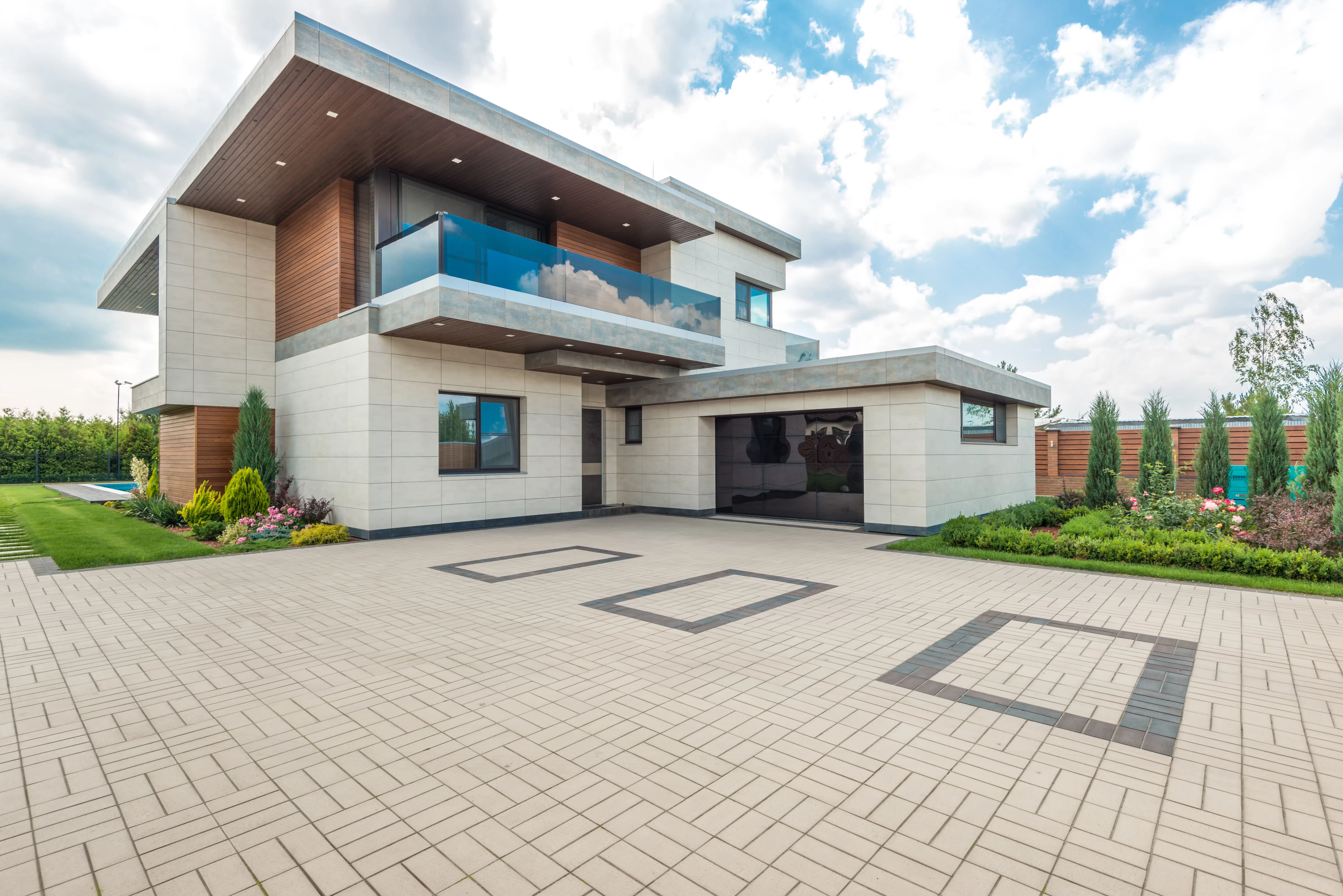 1980s and 1990s Tukwila Washington home with attached garage